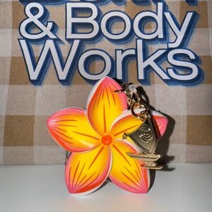 Disney Princess Limited Edition.
MOANA Snapcase PocketBac Sanitizer Holder.